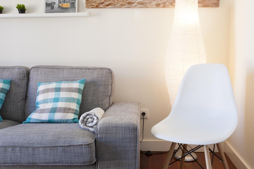 ALTIDO Joyful 2BR Apt with terrace nearby São Bento Palace Lisboa Quarto foto