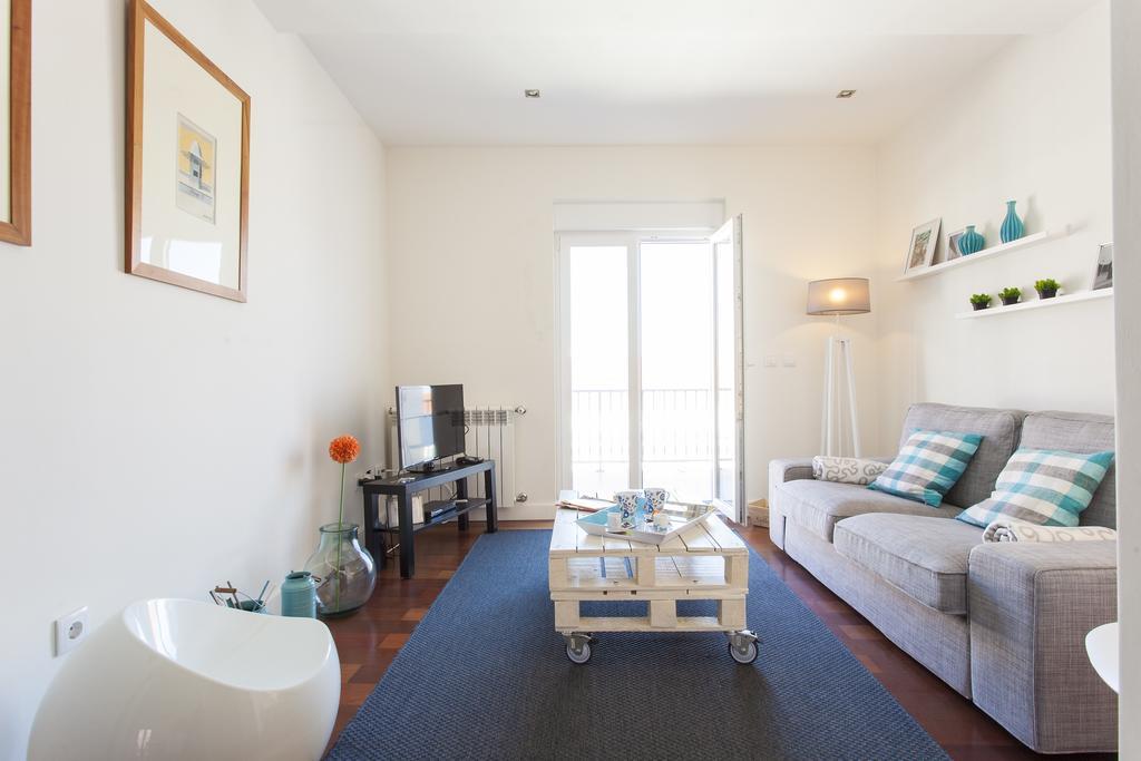 ALTIDO Joyful 2BR Apt with terrace nearby São Bento Palace Lisboa Quarto foto