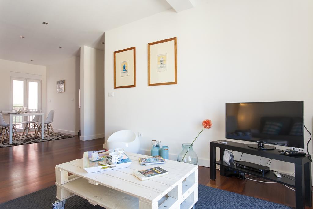 ALTIDO Joyful 2BR Apt with terrace nearby São Bento Palace Lisboa Quarto foto
