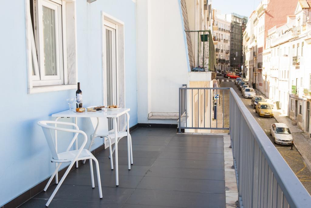 ALTIDO Joyful 2BR Apt with terrace nearby São Bento Palace Lisboa Quarto foto