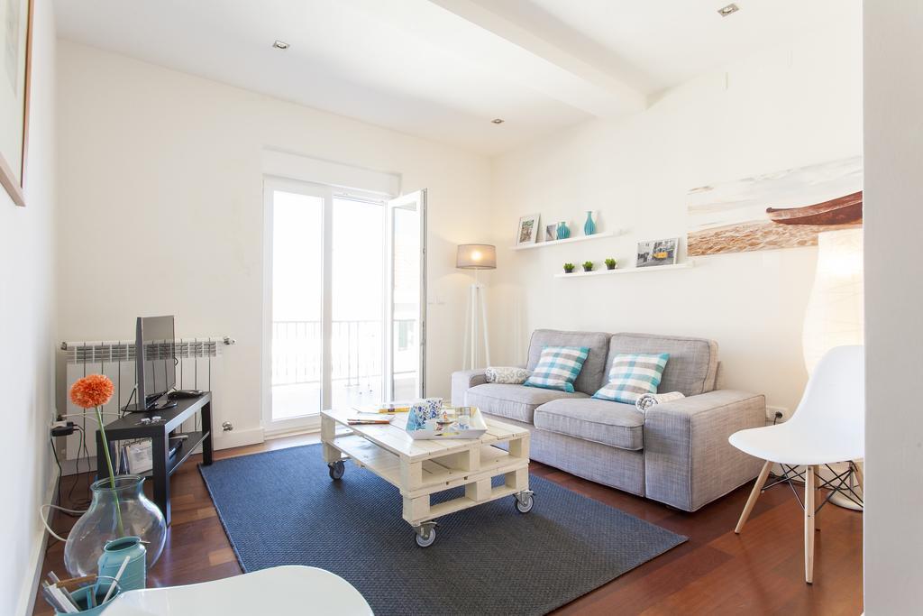 ALTIDO Joyful 2BR Apt with terrace nearby São Bento Palace Lisboa Quarto foto