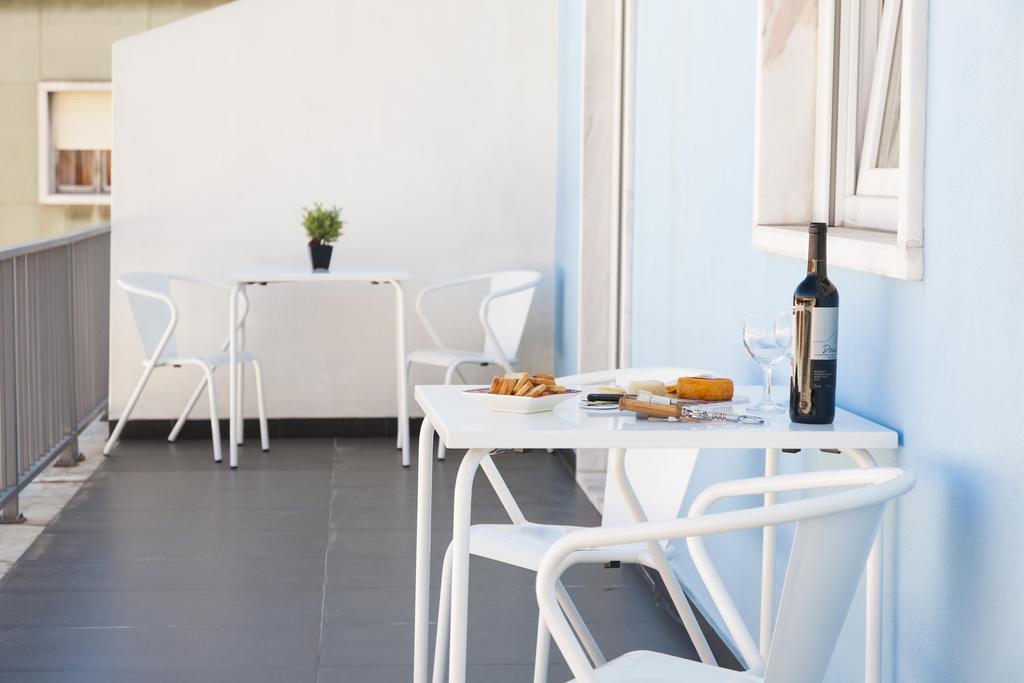 ALTIDO Joyful 2BR Apt with terrace nearby São Bento Palace Lisboa Quarto foto