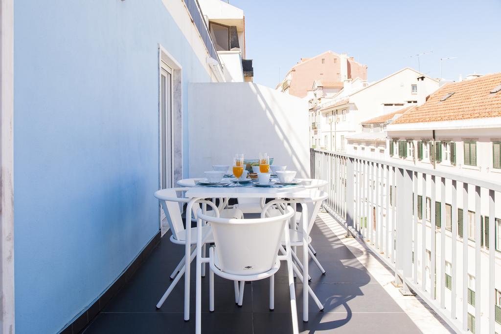 ALTIDO Joyful 2BR Apt with terrace nearby São Bento Palace Lisboa Exterior foto