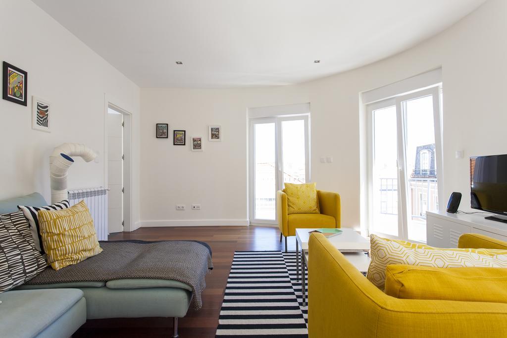 ALTIDO Joyful 2BR Apt with terrace nearby São Bento Palace Lisboa Exterior foto