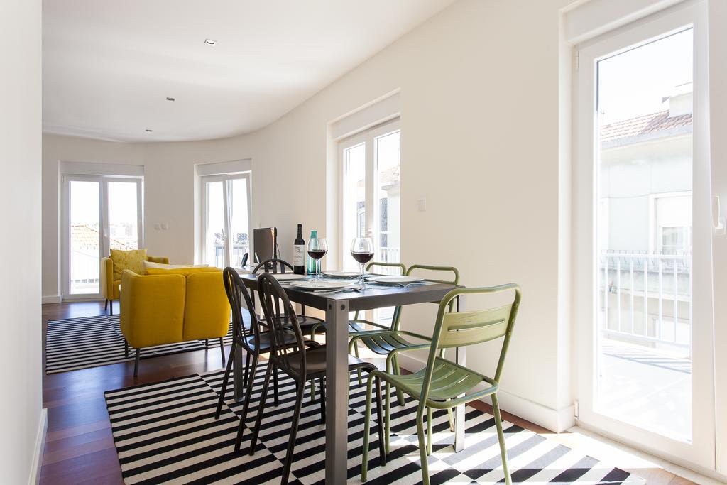 ALTIDO Joyful 2BR Apt with terrace nearby São Bento Palace Lisboa Exterior foto